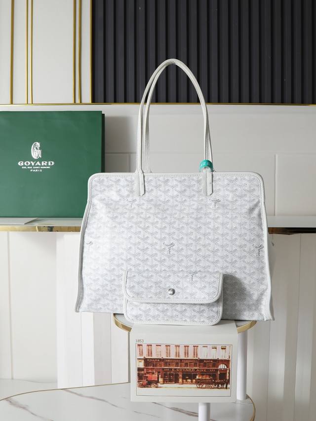 Premium Quality, Genuine Material Hardy Small Commuter Bag Makes A Stylish Comeb