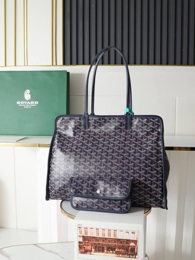 Premium Quality, Original Material Hardy Small Commuter Bag Makes A Stylish Come