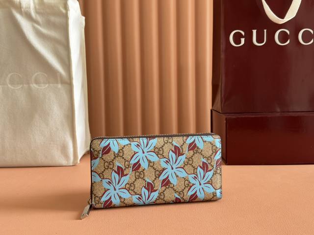 Complete Counter Packaging With The Iconic Gg Supreme Canvas Making A Stunning D Complete Counter Packaging With The Iconic Gg Supreme Canvas Making A Stunning D
