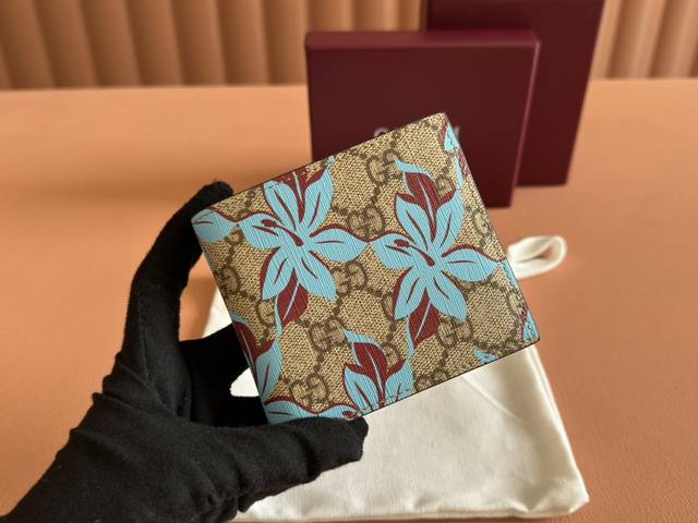 Comes With Full Counter Packaging. The Iconic Gg Supreme Canvas Makes A Stunning Comes With Full Counter Packaging. The Iconic Gg Supreme Canvas Makes A Stunning