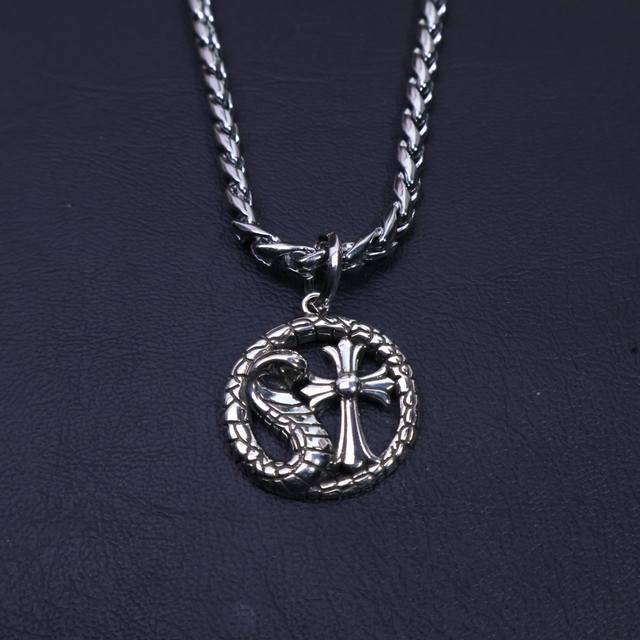 New Arrival] Chrome Hearts Necklace, Handcrafted Chain With Unique Floral Patter