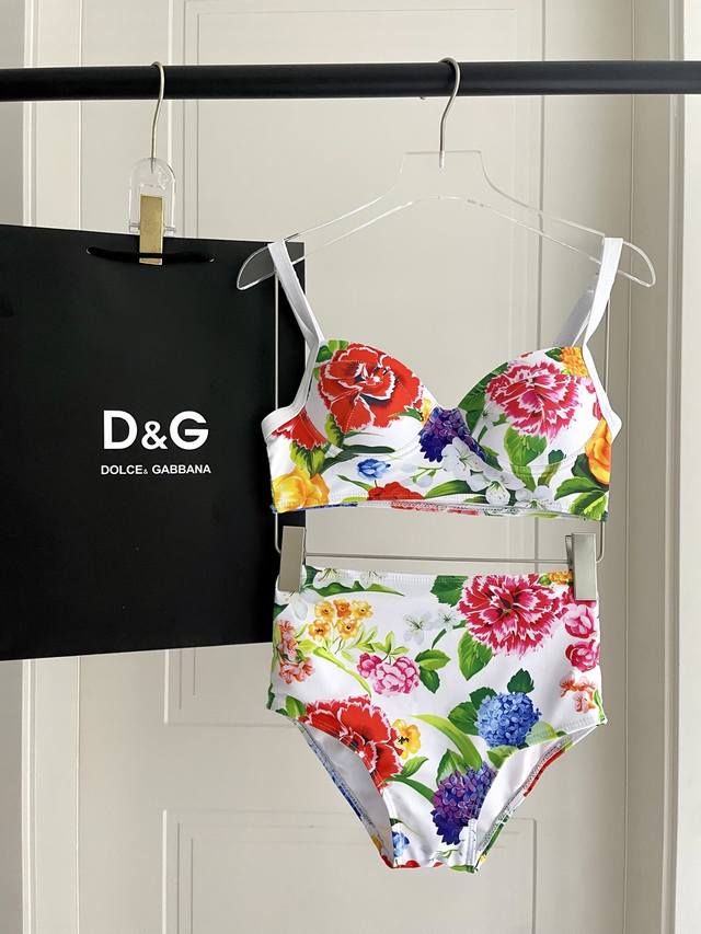 Dg Two-Piece Swimsuit Suitable For Various Occasions: Beach, Swimming Pool, Hot