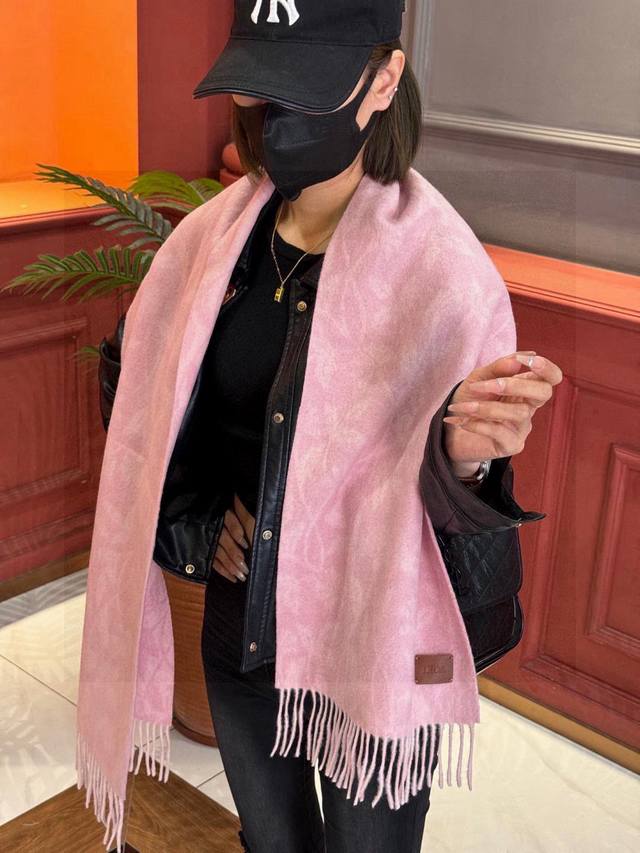 Dior Paris Fashion Show Business Men's And Women's Cashmere Scarf Manufacturer. Dior Paris Fashion Show Business Men's And Women's Cashmere Scarf Manufacturer.