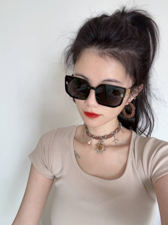 Lv 2025 New Women's Square Frame Sunglasses Driving Sunglasses New Sunglasses Fa