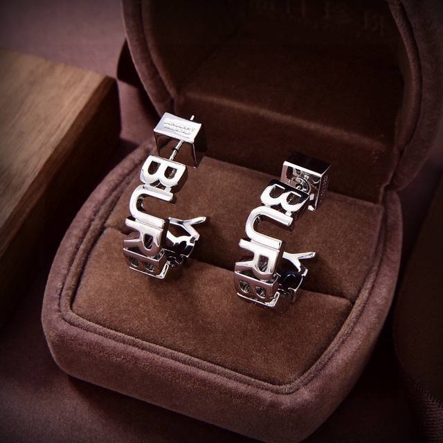 Burberry Chinese Trademark: Burberry, Bao Bo Li Has Become One Of The Most Iconi Burberry Chinese Trademark: Burberry, Bao Bo Li Has Become One Of The Most Iconi