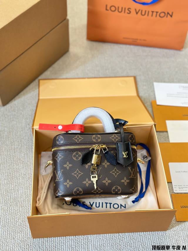 Replica Cowhide Lv Vanity Chain Pouch Handbag The Vanity Chain Pouch Handbag Is Replica Cowhide Lv Vanity Chain Pouch Handbag The Vanity Chain Pouch Handbag Is
