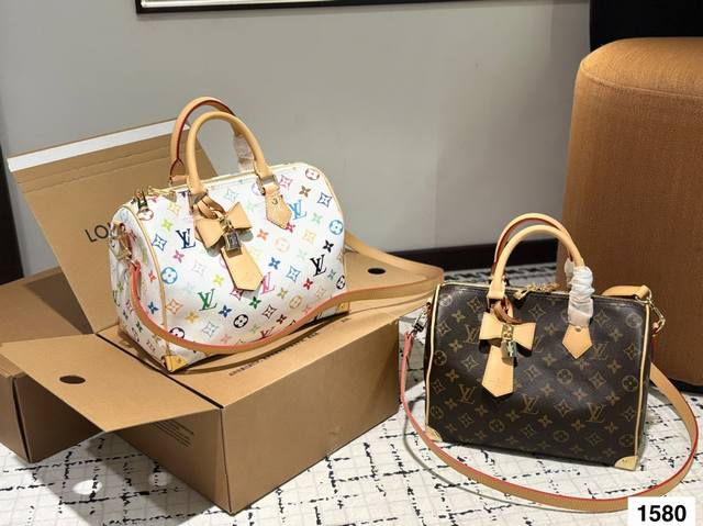 With Airplane Box Folding Box Lv Pillow Bag Lv Beauty White Tri-Color Is Really With Airplane Box Folding Box Lv Pillow Bag Lv Beauty White Tri-Color Is Really