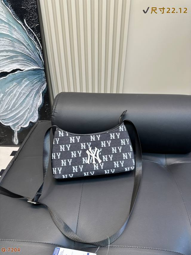 With Gift Box Mlb Denim Has Large Armpit Capacity And Is Light~ A Must-Have For With Gift Box Mlb Denim Has Large Armpit Capacity And Is Light~ A Must-Have For