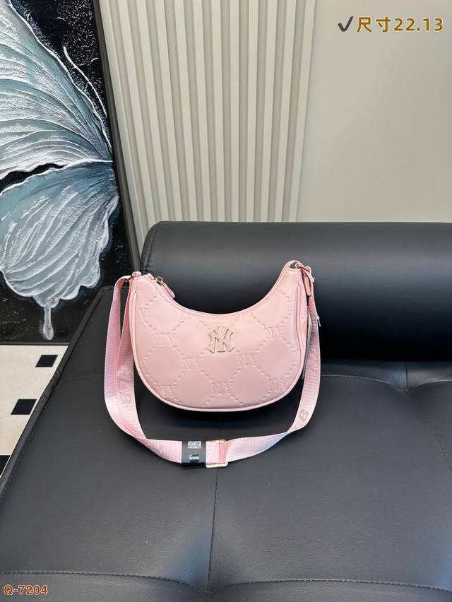 Mlb The Moon Bag Is Soft And Versatile! Whether It Is Paired With A Sweet Little Mlb The Moon Bag Is Soft And Versatile! Whether It Is Paired With A Sweet Little