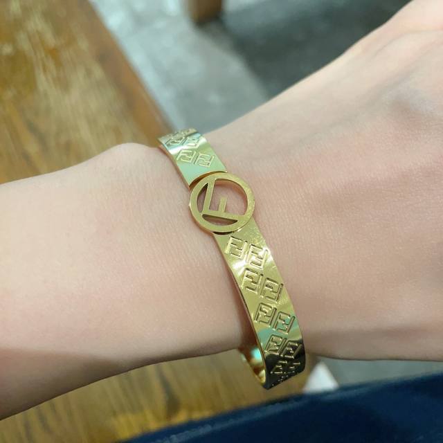 Fendi Stainless Steel Bracelet, High-End Custom-Made, New Arrival, Making A Stun Fendi Stainless Steel Bracelet, High-End Custom-Made, New Arrival, Making A Stun