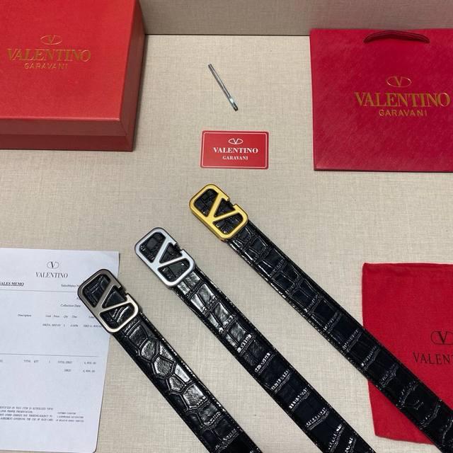 Brand: Valentino Grade: Original Private Goods. Custom-Made Top-Grain Leather. A Brand: Valentino Grade: Original Private Goods. Custom-Made Top-Grain Leather. A