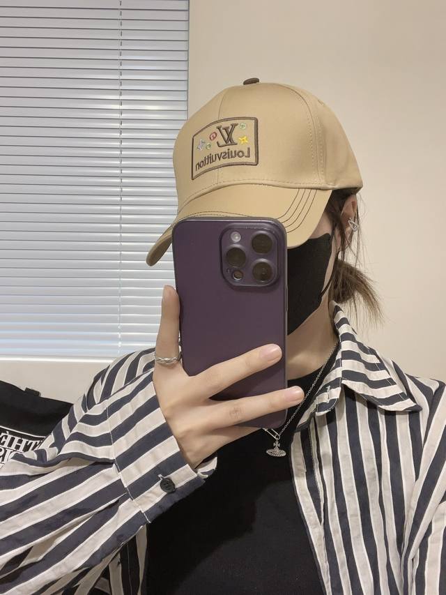 Lv Louis Vuitton Original Embroidered Baseball Cap, Hot-Selling Model From The S Lv Louis Vuitton Original Embroidered Baseball Cap, Hot-Selling Model From The S