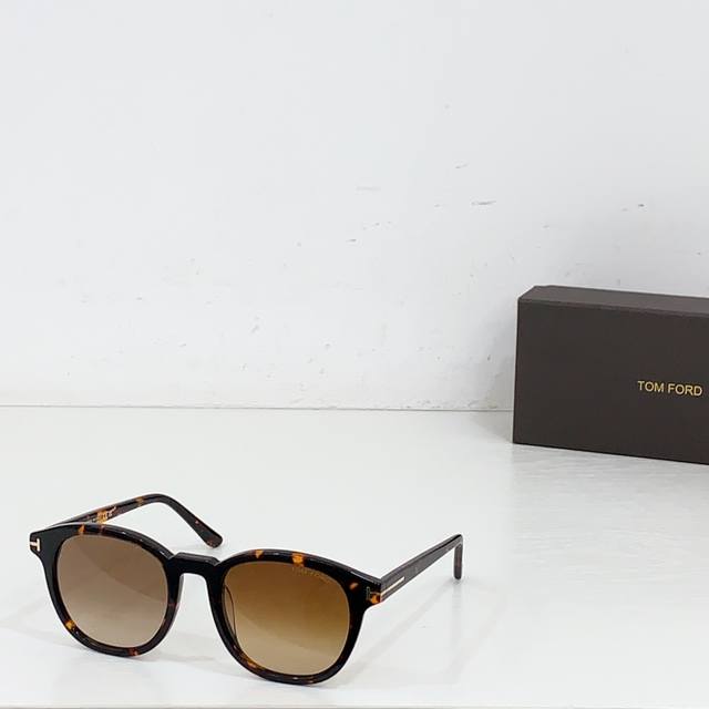 Tom Ford* Model: Ft0752 Size: 52-21-145