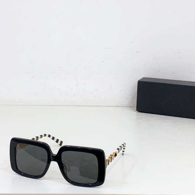 Swarovski Model: Sk0357 Size: 54 Mouth 19 140