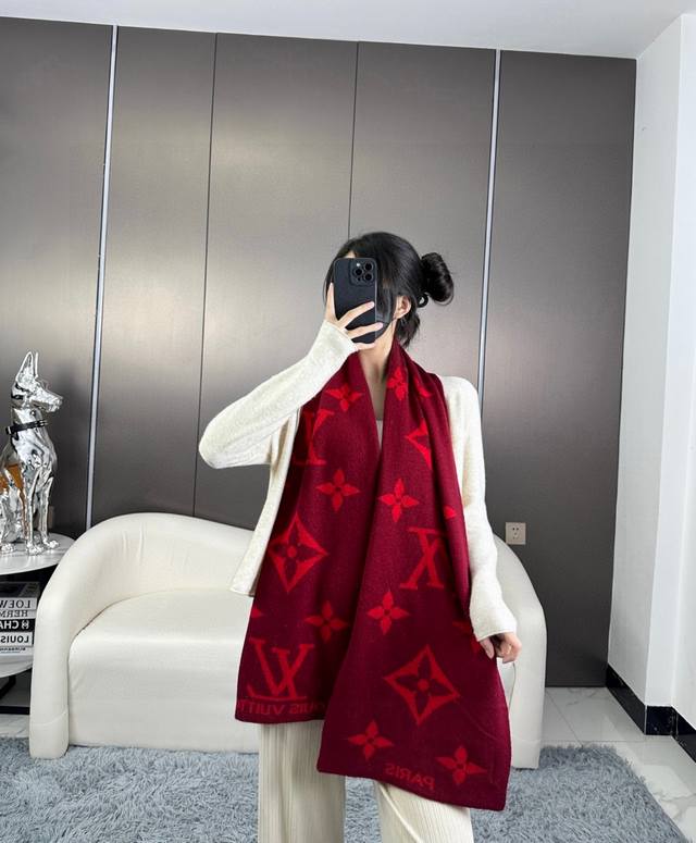 New Arrival! The Latest Couple's Edition From Lv, An Exclusive Luxury Item. The New Arrival! The Latest Couple's Edition From Lv, An Exclusive Luxury Item. The