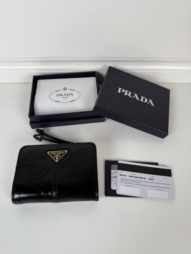 P Home Black Oil-Waxed Cowhide Short Wallet, Model 1Ml018, Snap-Button Closure,