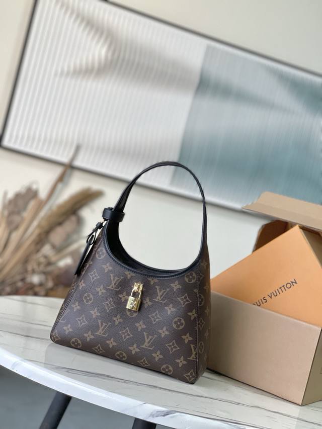 Top Original M12940 This Thedrop Small Handbag Draws Inspiration From The Flower
