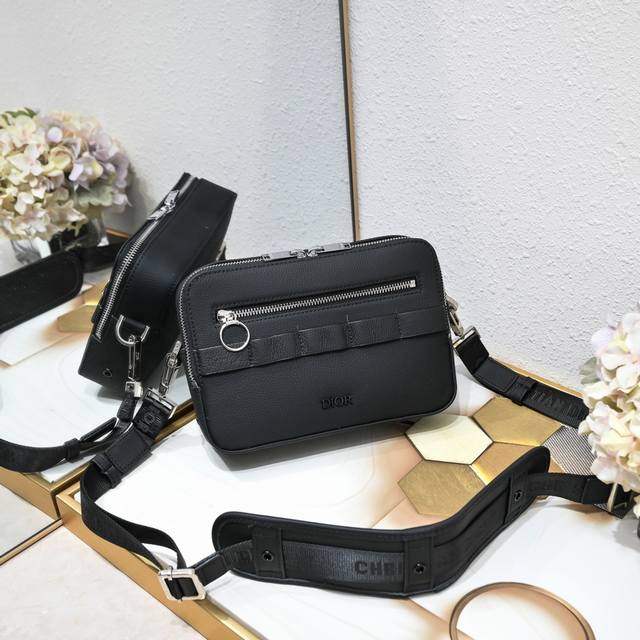 Top Layer Cowhide With Original Box Dio Homme Old Flower Camera Bag The New Homm Top Layer Cowhide With Original Box Dio Homme Old Flower Camera Bag The New Homm