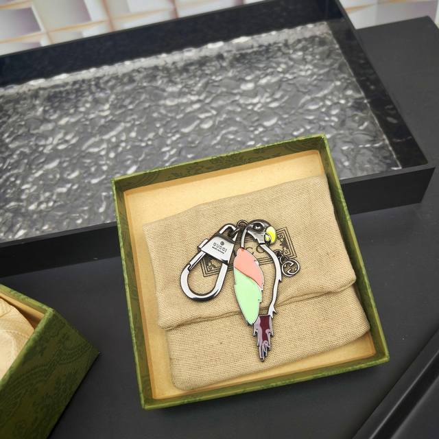 ggthe New Parrot Pattern Is Ingeniously Presented With Printed Or Embroidered ggthe New Parrot Pattern Is Ingeniously Presented With Printed Or Embroidered