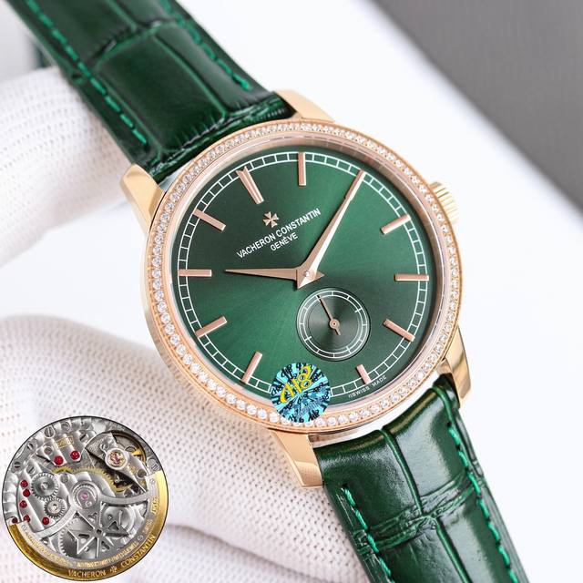 江诗丹顿 Vc 传袭系列男士腕表1 该表搭载4400As 全自动机械 走时精准 动力储备40小时 防水深度30米 2 镶钻立体时标 3 表壳采用316L精钢 表