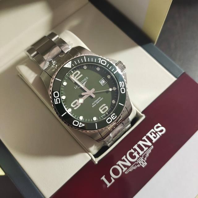 浪琴Longines 康卡斯潜水系列 浪琴绿水鬼 男士腕表 陶瓷表圈抗划耐磨 搭载全自动机械机芯 蓝宝石玻璃+超强夜光 表径43Mm 旋入式把头 双折式安全表扣 浪琴Longines 康卡斯潜水系列 浪琴绿水鬼 男士腕表 陶瓷表圈抗划耐磨 搭载全自动机械机芯 蓝宝石玻璃+超强夜光 表径43Mm 旋入式把头 双折式安全表扣