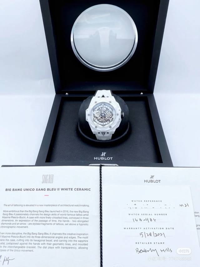4940全新爆品 彩色陶瓷 宇舶Big Bang Sang Bleu 刺青第二代腕表 运用立体几何图形 巧妙的构思 呈现出精妙的浮雕效果以及完美的三维视觉体验