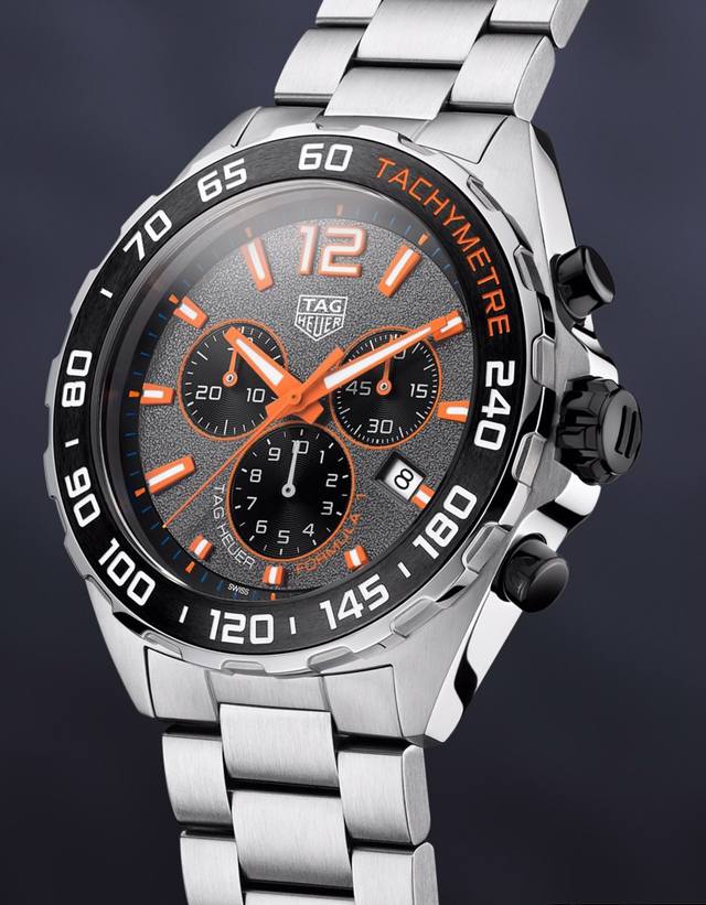 新款 高颜值Original Tagheuer 泰格豪雅F1系列 石英男士腕表 原单货 六针计时带日历 瑞士原装机芯 精钢表带表壳 蓝宝石玻璃 专柜售价一万多 新款 高颜值Original Tagheuer 泰格豪雅F1系列 石英男士腕表 原单货 六针计时带日历 瑞士原装机芯 精钢表带表壳 蓝宝石玻璃 专柜售价一万多