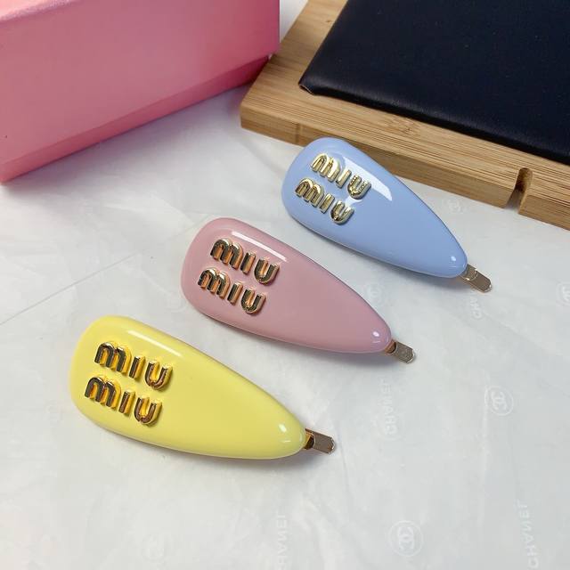 miumiu Miu Miu Miumiu Hairpin New Patent Leather One-Line Clip Side Clip Bang