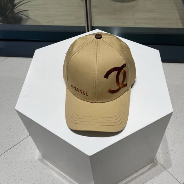 Chanel new simple baseball cap, new model shipped, big brand style is super easy Chanel new simple baseball cap, new model shipped, big brand style is super easy