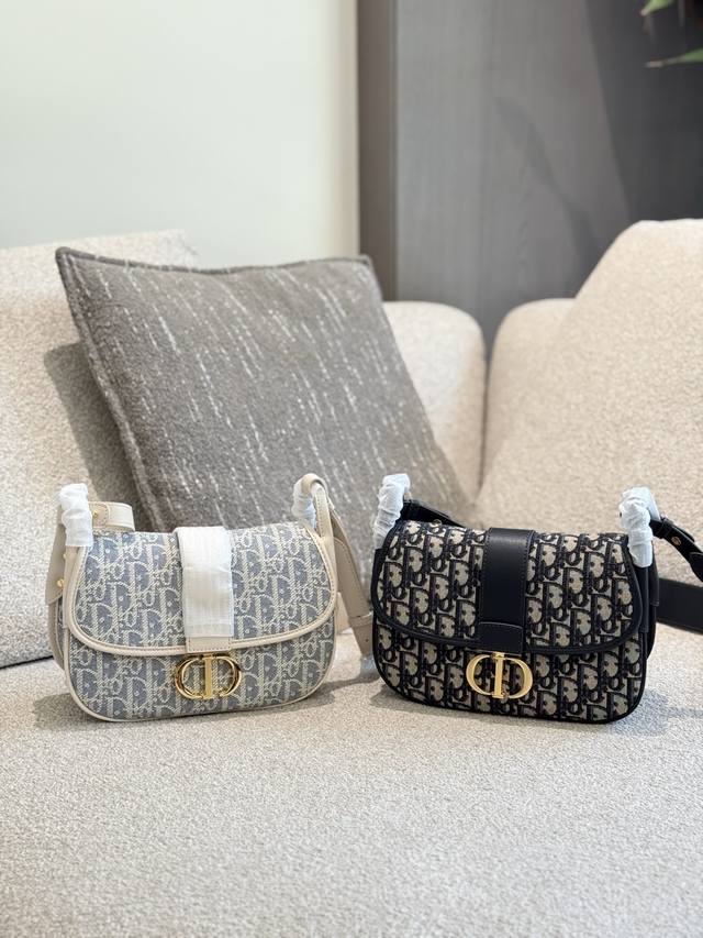 New sports shoes The light and flexible outsole is specially treated with a rich