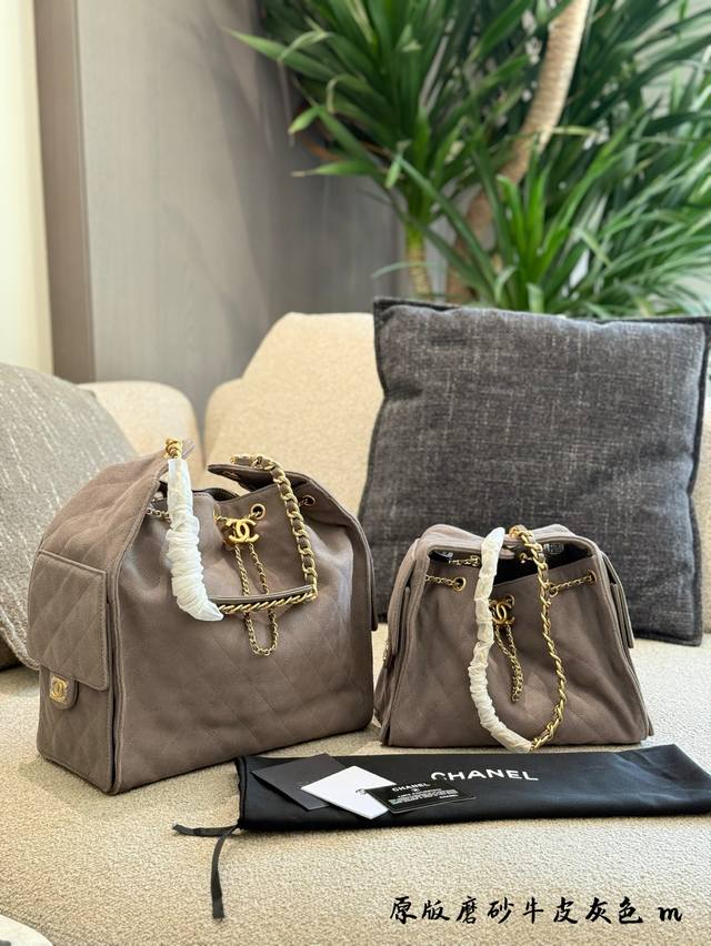 Miu Miu's latest retro dad sneakers . Popular sneakers with good looks. A must-h