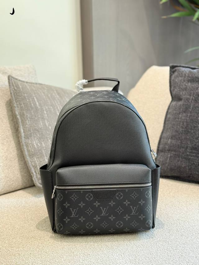 Dior B25 Runner Men's Sneakers The B25 Runner has an elegant silhouette. The ver