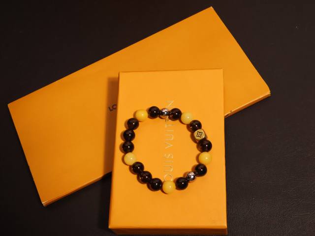 Popular item in stock Original quality Valen*