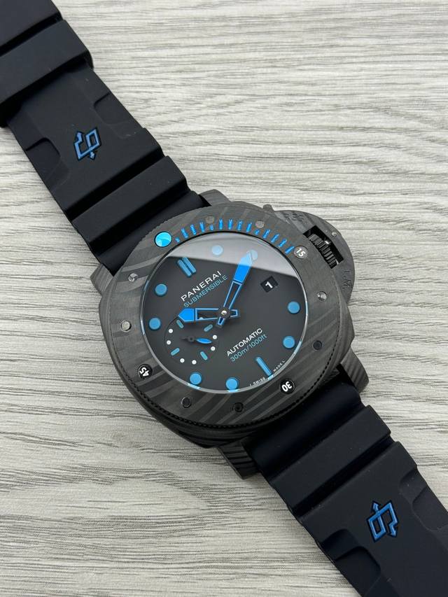 沛纳海--Panerai Pam02616 类型:男士顶级腕表 机芯:全自动机械机芯 表壳:316L精钢表壳 镜面:矿物强化玻璃 皮带:天然橡胶 尺寸:直径44 沛纳海--Panerai Pam02616 类型:男士顶级腕表 机芯:全自动机械机芯 表壳:316L精钢表壳 镜面:矿物强化玻璃 皮带:天然橡胶 尺寸:直径44