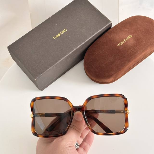 Tomford Mod:Ft1089 Solange Size:60-17-120 Tf 's unique frame design Shiny metal Tomford Mod:Ft1089 Solange Size:60-17-120 Tf 's unique frame design Shiny metal