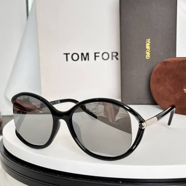 Tomford Mod: Melody Ft1090 Size:59-18-120 Tf's unique 8-shaped frame hollow desi Tomford Mod: Melody Ft1090 Size:59-18-120 Tf's unique 8-shaped frame hollow desi