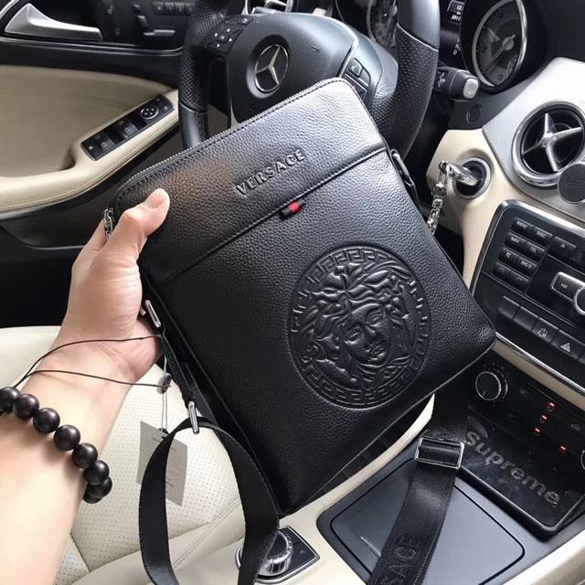 batch ~ Domineering original single product model: 33105 Gianni Versace top orig batch ~ Domineering original single product model: 33105 Gianni Versace top orig