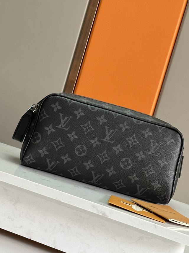 Top original M46354 Presbyopia! The Locker Dopp Kit combines modern fashion styl