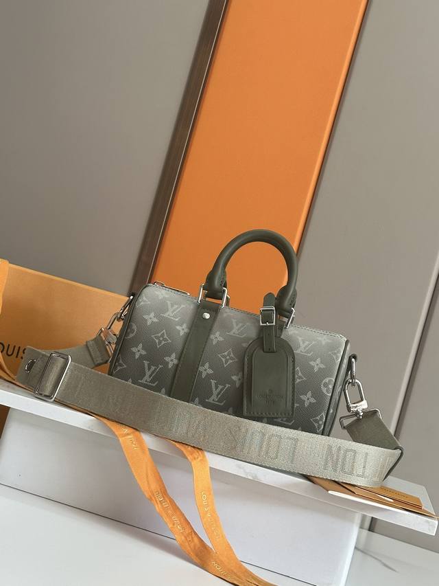 P Top original M11591 This Keepal Bandouliere Ks handbag is made of Monogram Gra