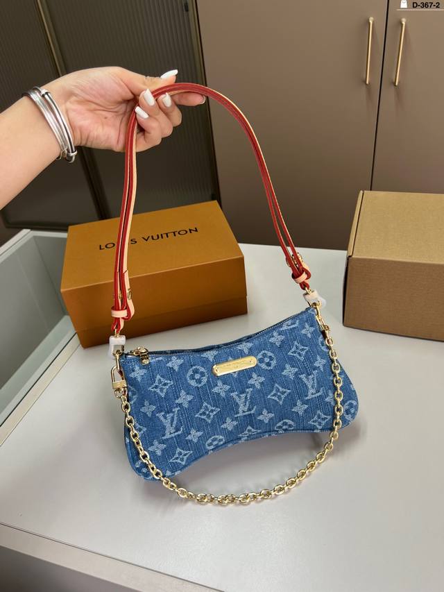 Lv Louis Vuitton Liv Pochette denim chain underarm bag Double zipper is really p Lv Louis Vuitton Liv Pochette denim chain underarm bag Double zipper is really p