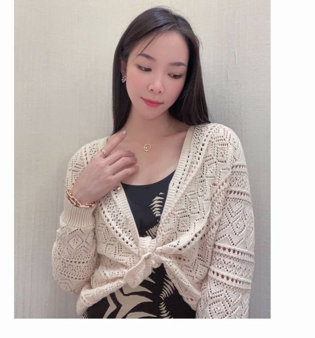 We produce rattan ring necklaces, which can be customized with 18K real gold and