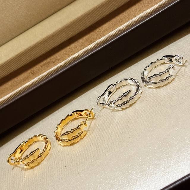 A5882 Bv Serpenti series snake smooth earrings, selected from German imported S9