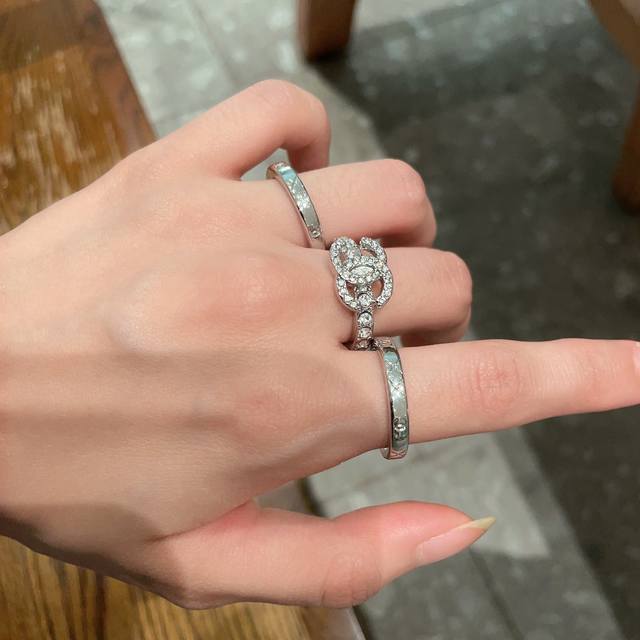 Chanel double C three-piece ring! I can't help but praise it once I put it on. T