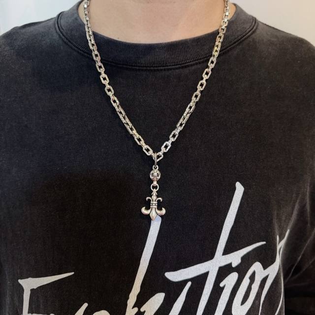 New counter quality Chrome Hearts classic retro necklace Scout flower cross pend