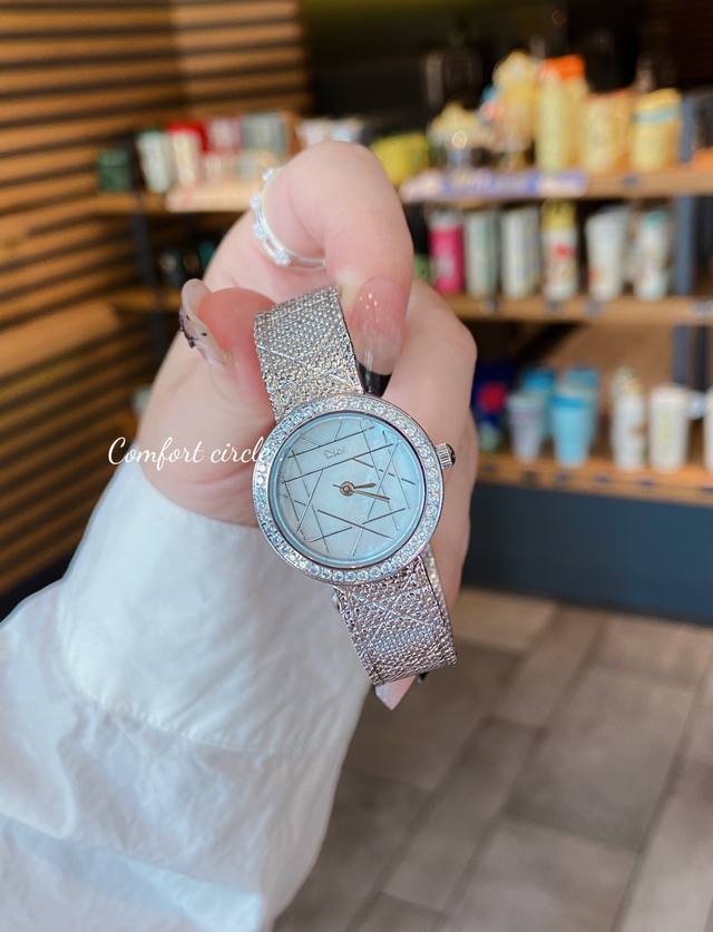 Dior La D My Dior Cd04111X1248 Cd04115X1251 series watches. The graceful arc des