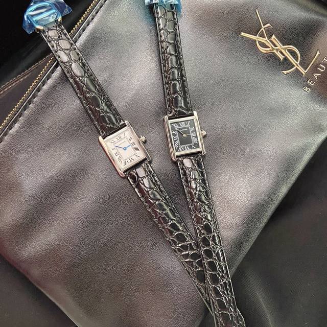 Women's watch in 3 sizes, large, medium and small, with crocodile pattern straps