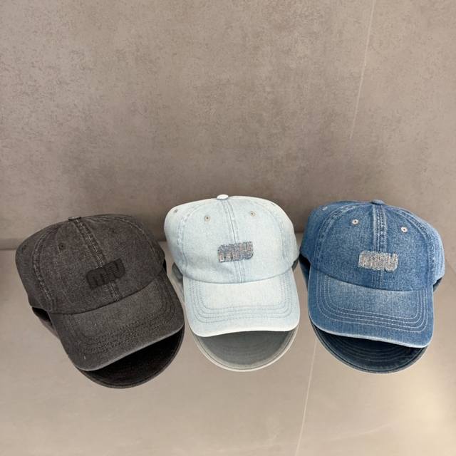 Miumiu new order baseball cap from Miu Miu, great brand, super easy to match, hu