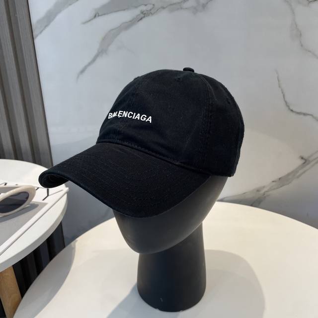 Balenciaga Balenciaga baseball cap My family is already familiar with the crafts