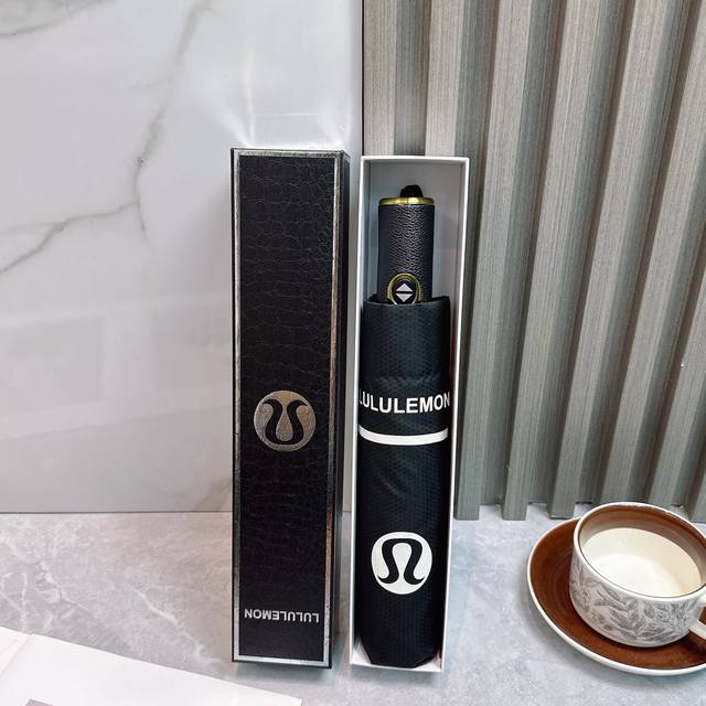 Lululemon's new three-fold automatic folding umbrella with soul logo is elegant