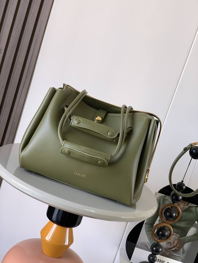 Medium soft cowhide leather Madrid handbag Madrid has a soft structured trapezoi Medium soft cowhide leather Madrid handbag Madrid has a soft structured trapezoi